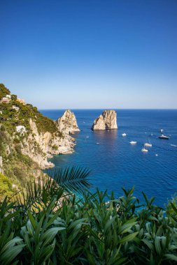 Capri 'li Faraglioni, Napoli Körfezi, Campania