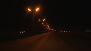 Gece tünel yol.