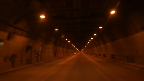 Camino del túnel por la noche . — Vídeo de stock