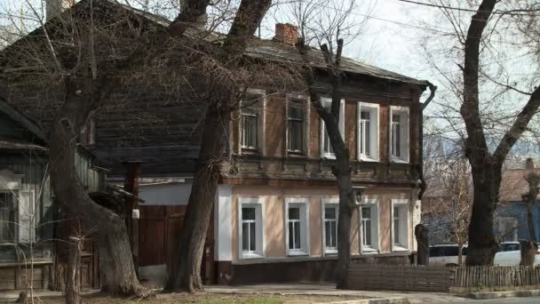 İki katlı eski ev görünümü — Stok video