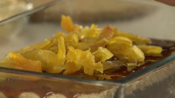 자두와 견과류와 건강한 디저트의 요리 — 비디오