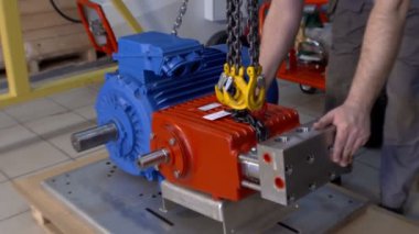 Metal atölye görünümünde ekipmanlar