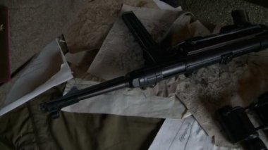 Rus silah ve askeri harita video outofdoors