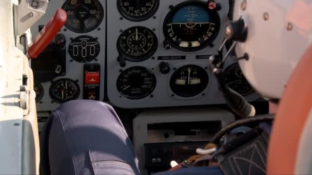 Pilot in Flugzeugkabine -Video — Stockvideo