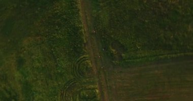 Yaz aylarında alan havadan görünümü arasında Yol