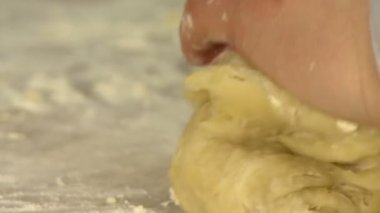 Tatlı video için hamur karıştırma Tencere