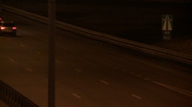 Bir gece şehir trafik görünümü