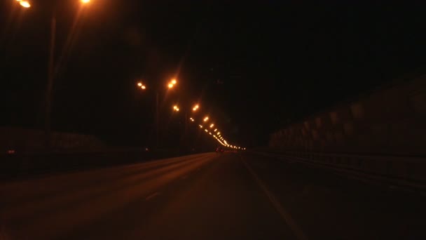 Ο δρόμος της πόλης τούνελ τη νύχτα. — Αρχείο Βίντεο