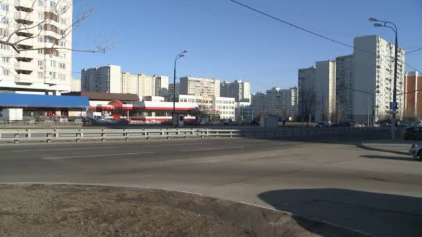 Şehir kavşağı ve sabah trafiği — Stok video