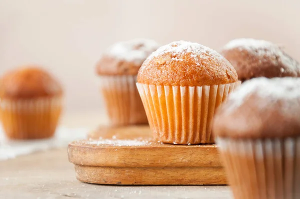 Gustoso Primo Piano Muffin Una Tavola Legno Messa Fuoco Selettiva — Foto Stock