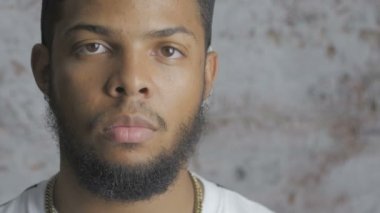 bir sakallı bir Afrikalı-Amerikalı yakın çekim portresi