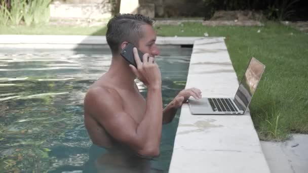 Young Man Working Laptop Talking Phone While Sitting Pool Guy — Stock Video