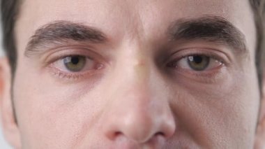 İn yakın bir göz mans.