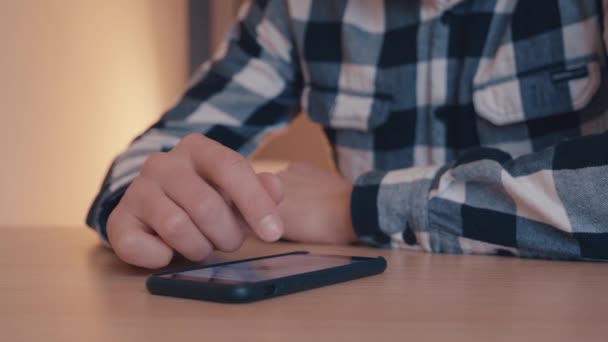 Man hands scrolling pictures, photos in instagram app using smartphone in the office. Close up — Stock Video