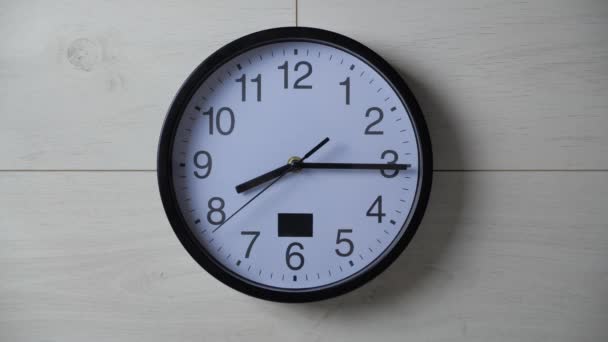 Time lapse of a big clock on a white wall. — Stock Video