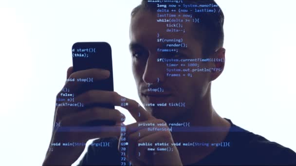 Double exposition de l'homme programmeur à l'aide d'un smartphone avec code bleu sur lui. Application de développement de concept pour smartphone . — Video