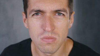 Adam Korkunç Bir Şey Görünce Şok Oldu. Şok, Sersemlemiş Adam