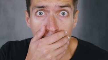 Adam Korkunç Bir Şey Görünce Şok Oldu. Şok, Sersemlemiş Adam