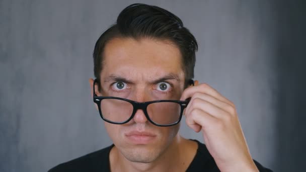 Shocked and Surprised Man take off his glasses and look at the camera in surprise . — Stok Video