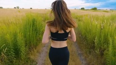 atlet alan genç güneşli kadın jogging koşu sağlıklı spor yaşam tarzı çekici yol