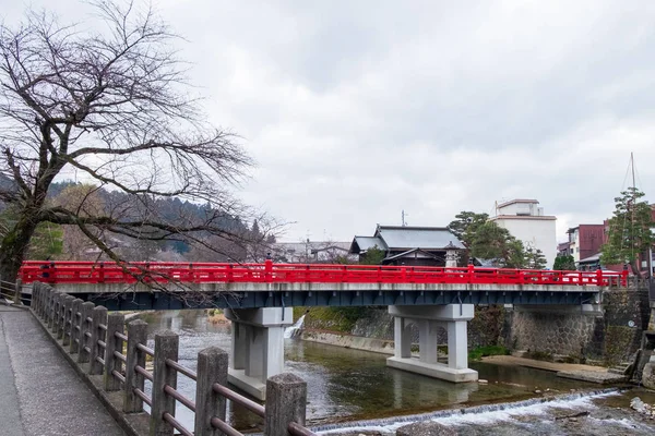 Nakabashi Bridge in Gifu Prefecture is a red bridge that goes across river