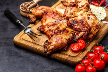 kurczaka z grilla z sosem chilichili soslu ızgara tavuk.