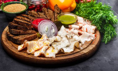 yağ füme, Füme pastırma, tuzlanmış domuz pastırması, ev yapımı domuz yağı, eski tarifi, votka, Rus pastırma, Ukraynalı pastırma için meze göre şişman