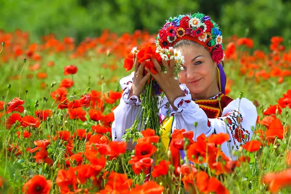 Ukrán Gyönyörű Lány Nemzeti Ruhák — Stock Fotó