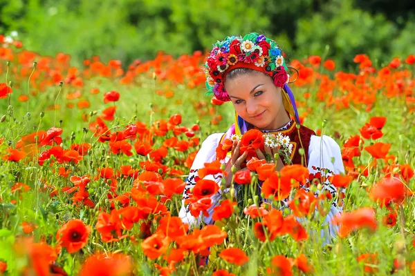 Ulusal Giysiler Ukraynalı Güzel Kız — Stok fotoğraf