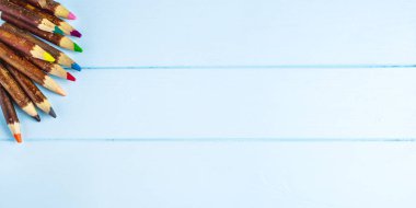 Renkli kalem masa üstü kullanılan.