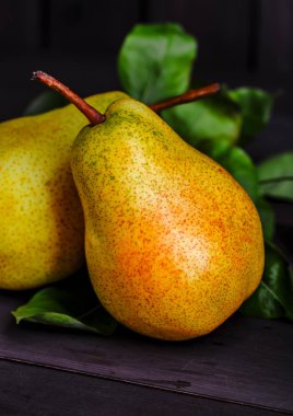 Taze olgun organik armut rustik ahşap tablo