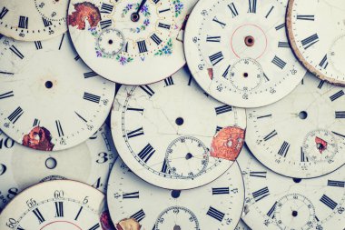 Yakın çekim yaşlı vintage cep saati mekanizması, üstten görünüm