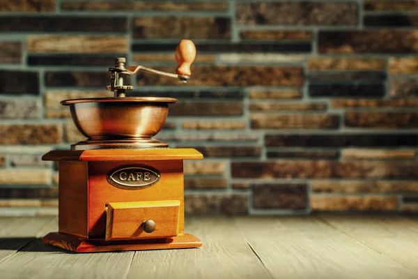 Vintage coffee grinder, turk copper coffee pot and coffee beans — Stock Photo, Image