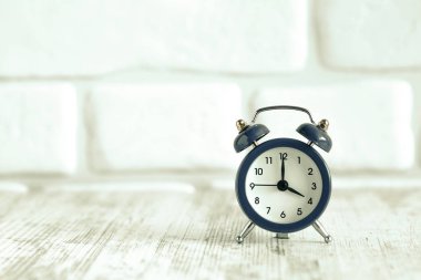 Masada retro alarm saati olan eski arkaplan