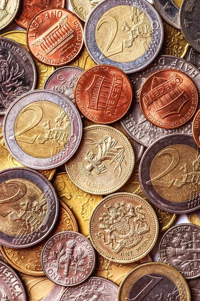 背景欧元硬币的钱。英国庞德硬币。我们的硬币 — 图库照片