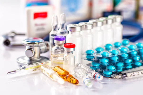 Tedavi ilaç tedavisi için ilaç reçete. İlaç doktor