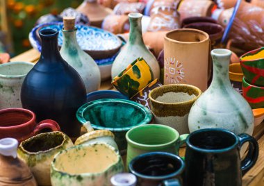 Ukraynalı çanak çömlek. Seramik Müzesi Ukraynalı Köyü Oposhnya,