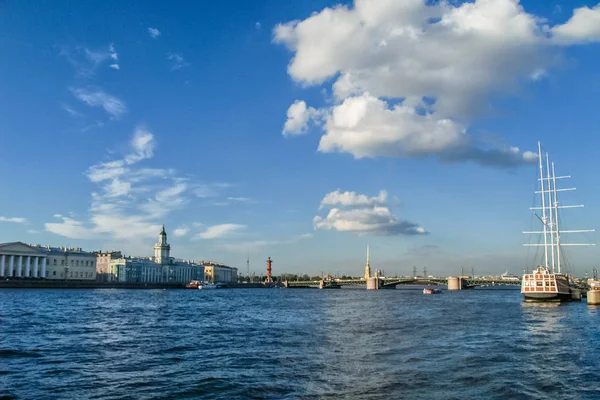 Big Neva River, St. Petersburg, Russia. June 9, 2019.Welcome Sai — Stock Photo, Image