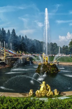 Peterhof, Rusya- 18 Eylül 2018, Pertergof'ta Büyük çağlayan