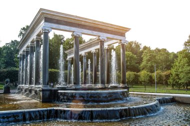 Peterhof, Rusya- 18 Eylül 2018, Pertergof'ta Büyük çağlayan