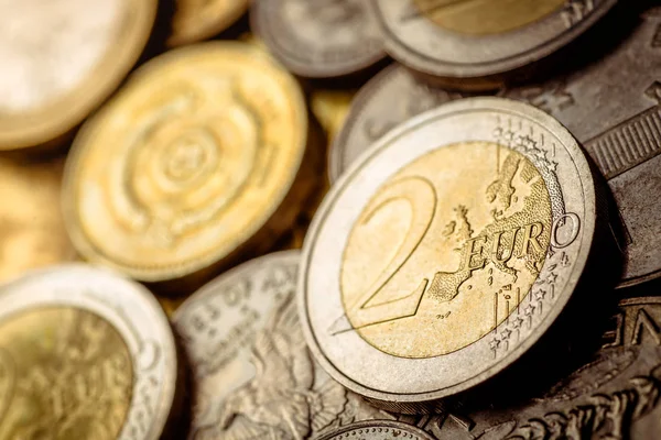 Háttérben az euró érmék pénzt. Egyesült Királyság font érme. US érme — Stock Fotó
