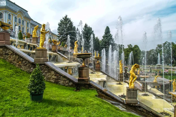 Peterhof, Rosja-18 września 2018, Grand Cascade w Pertergof — Zdjęcie stockowe