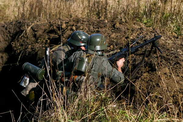 Deutsche Soldaten. historischer Wiederaufbau, Soldaten, die — Stockfoto