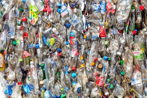 Plastic bottles pressed and packed for recycling. recycling To c — Stock Photo, Image