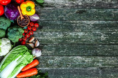 Sağlıklı yiyecekler. Sebze ve meyveler. organik sebze ahşap. T