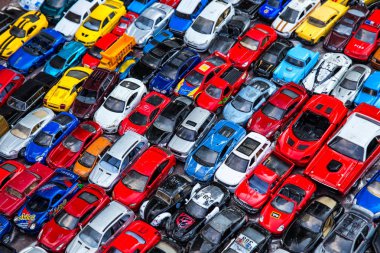 Londra, İngiltere - 12. Haziran, 2019 : Renkli oyuncak araba col grubu