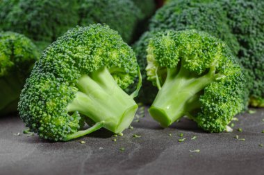 Makro fotoğraf yeşil taze sebze brokoli. Taze yeşil brokoli