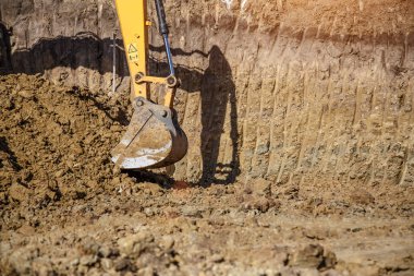 Şantiyede Kazı Alanı Kazma Çalışması.