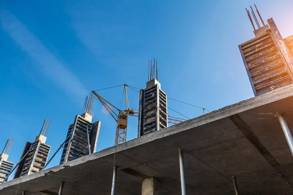 Construção de edifícios com tecnologia monolítica. Quadro de betão o — Fotografia de Stock