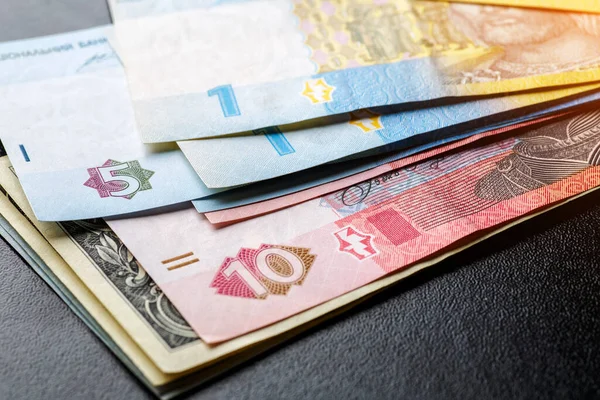 Dinero Ucraniano Billetes Hryvnia Billetes Dólares Estadounidenses Finanzas Ucrania Hryvnia — Foto de Stock